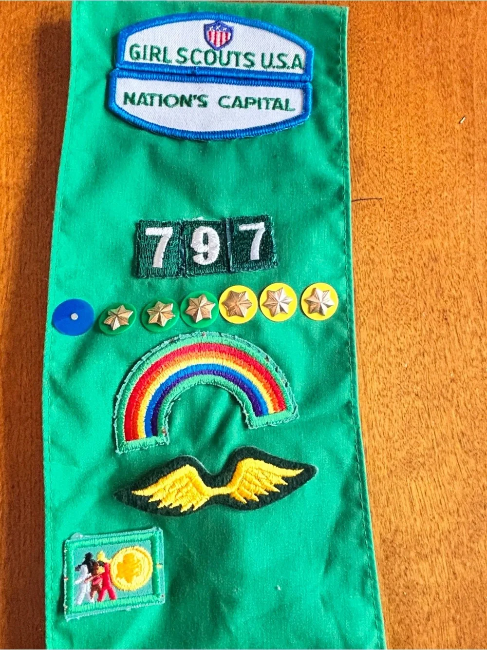 Vintage 1980s Girl Scout Brownies Sash Badges Patches Pins Felt Nations Capital - Picture 5 of 10